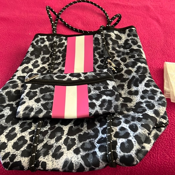 Threaded pear cheetah print large purse - Picture 1 of 10